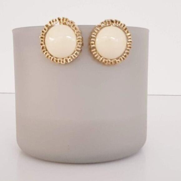 80’s Vintage look Earrings Button Stud Gold Tone Cream New with Tags Clean smoke - Picture 1 of 8